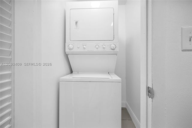 7550 Stirling Rd B306, Davie, FL 33024