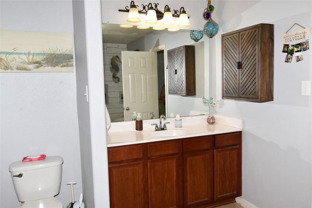 215 Dodge City Trail, Newark, TX 76071