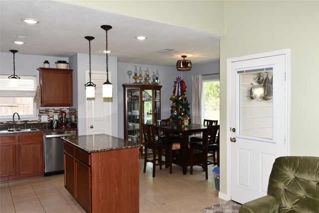 215 Dodge City Trail, Newark, TX 76071