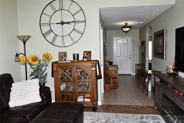 215 Dodge City Trail, Newark, TX 76071