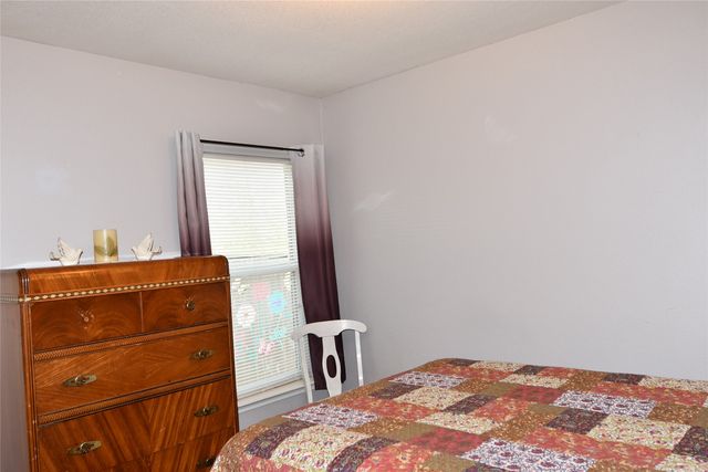215 Dodge City Trail, Newark, TX 76071