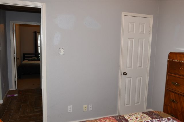 215 Dodge City Trail, Newark, TX 76071