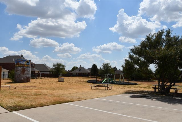 215 Dodge City Trail, Newark, TX 76071