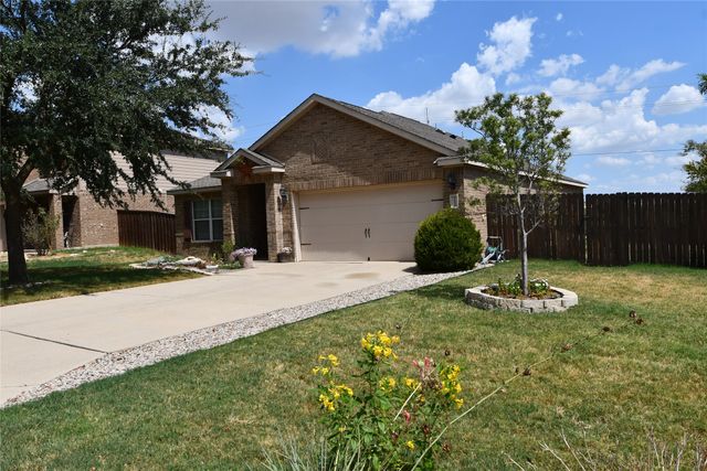 215 Dodge City Trail, Newark, TX 76071