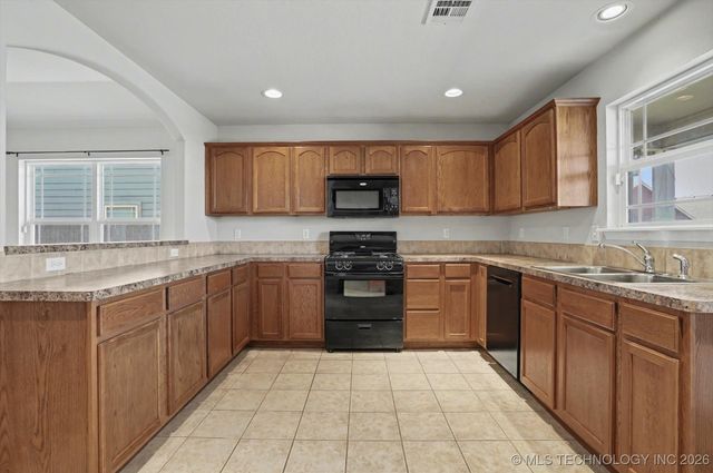 4039 W 105th Street S, Jenks, OK 74037