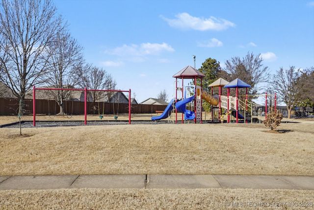 4039 W 105th Street S, Jenks, OK 74037