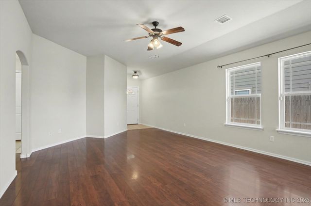 4039 W 105th Street S, Jenks, OK 74037