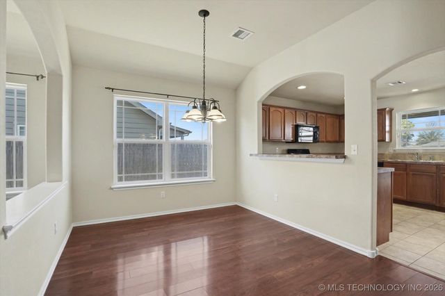 4039 W 105th Street S, Jenks, OK 74037