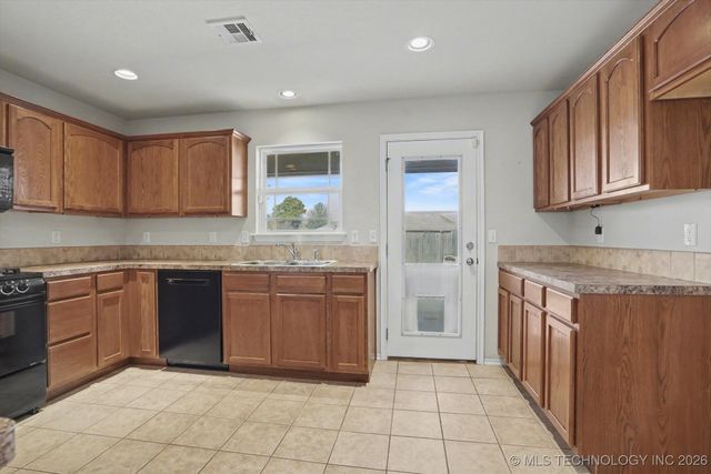 4039 W 105th Street S, Jenks, OK 74037