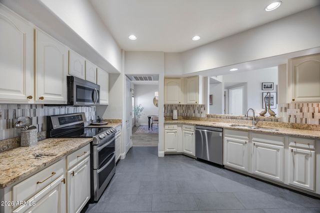 1747 E NORTHERN Avenue 117, Phoenix, AZ 85020
