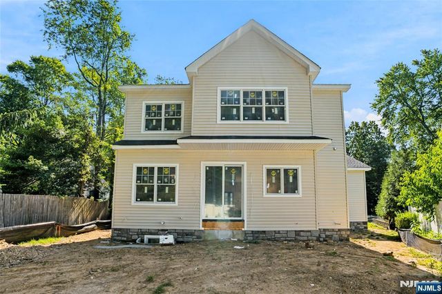 11 Maplewood Drive, Livingston, NJ 07039