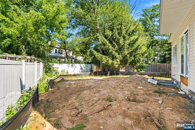 11 Maplewood Drive, Livingston, NJ 07039