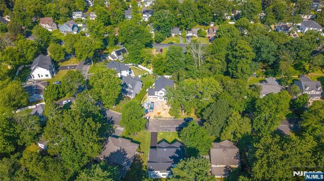 11 Maplewood Drive, Livingston, NJ 07039