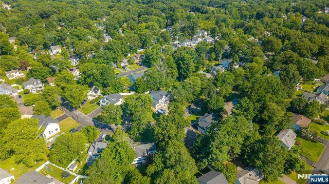 11 Maplewood Drive, Livingston, NJ 07039