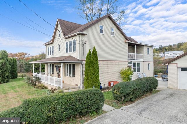 1772 MAHONING DR W, Lehighton, PA 18235