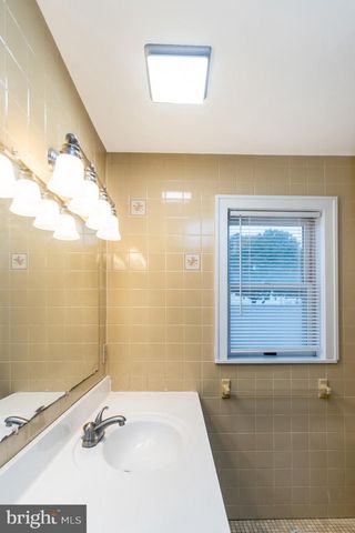 1772 MAHONING DR W, Lehighton, PA 18235