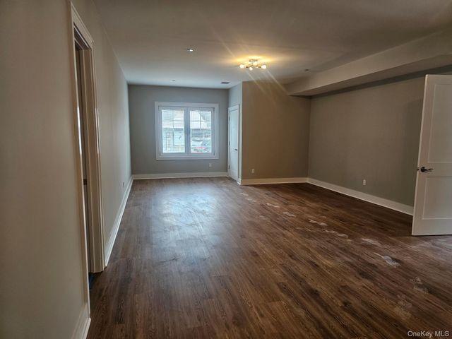400 Oak Street, Copiague, NY 11726