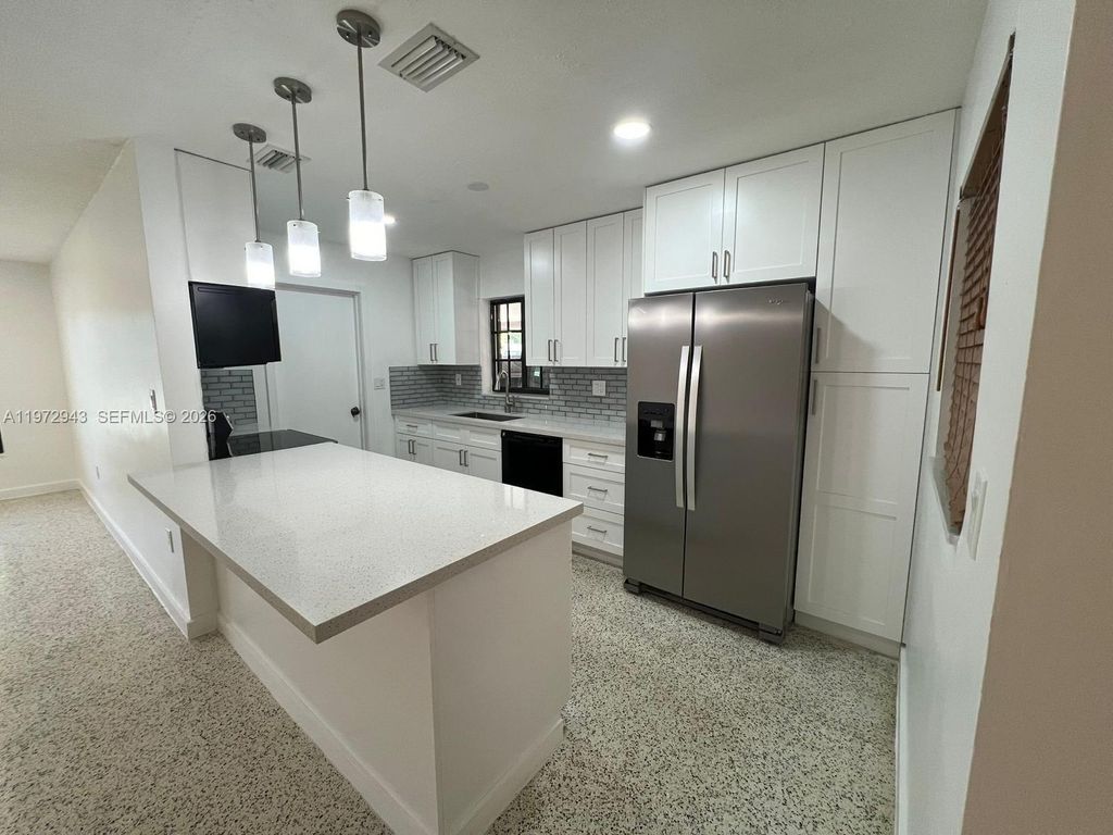 11959 SW 39th Ter, Miami, FL 33175