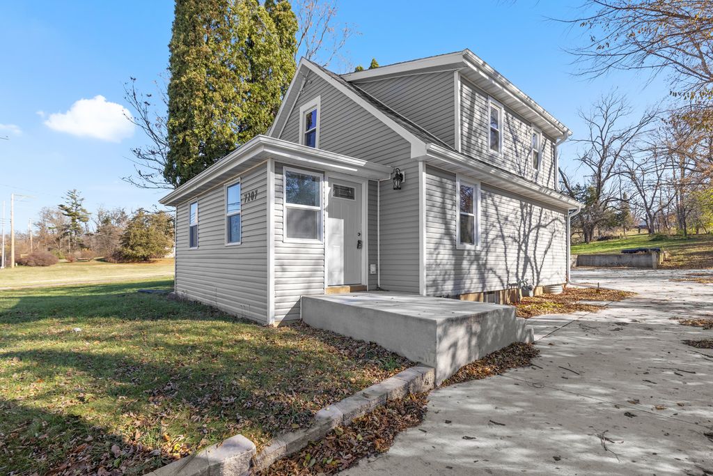 7207 Forest Hills Road, Loves Park, IL 61111