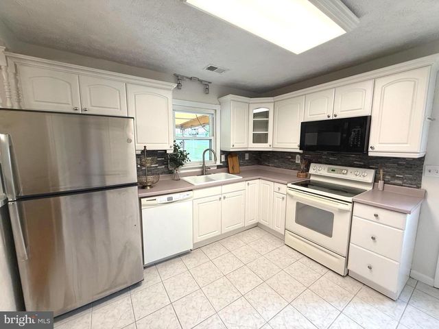 1418 SPRING AVE, Rosedale, MD 21237