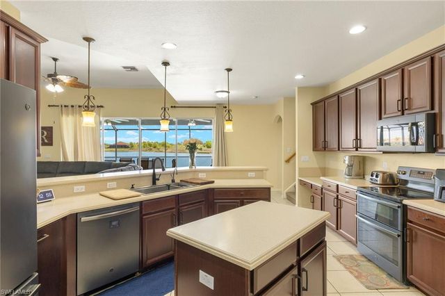 2115 Grove DR, Naples, FL 34120