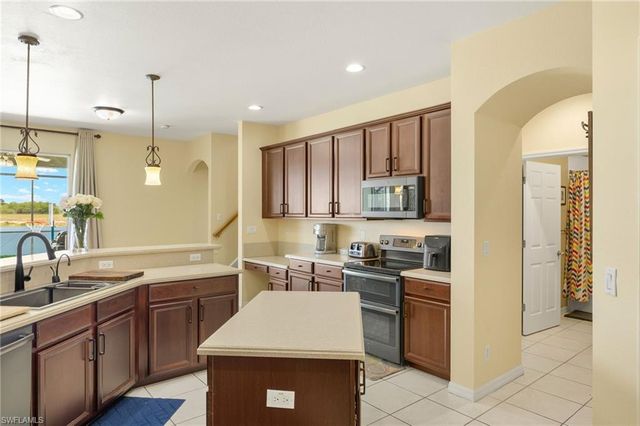 2115 Grove DR, Naples, FL 34120