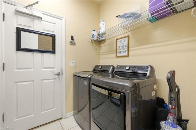 2115 Grove DR, Naples, FL 34120
