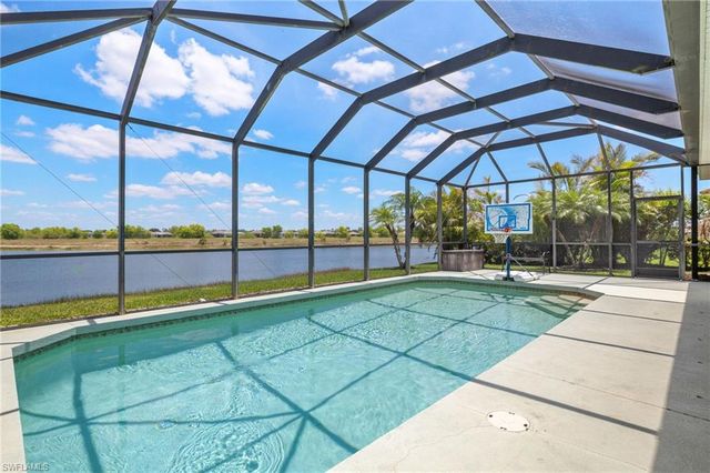 2115 Grove DR, Naples, FL 34120