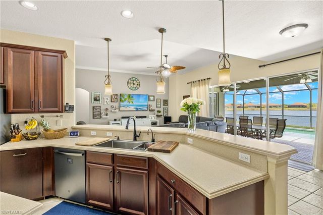 2115 Grove DR, Naples, FL 34120