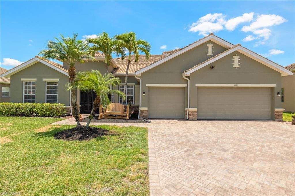 2115 Grove DR, Naples, FL 34120
