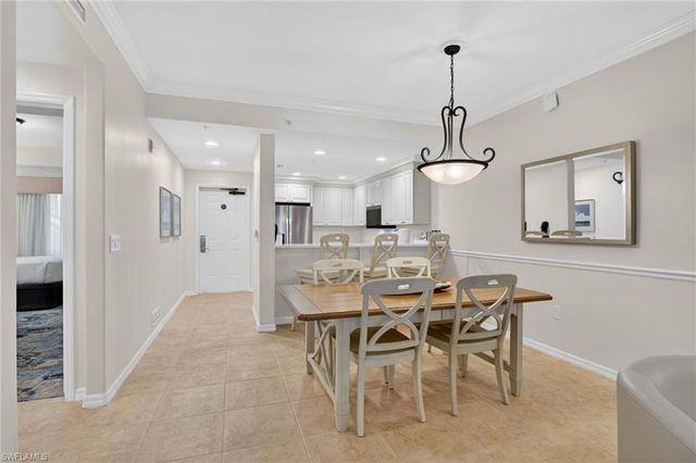 221 9th ST S 114, Naples, FL 34102