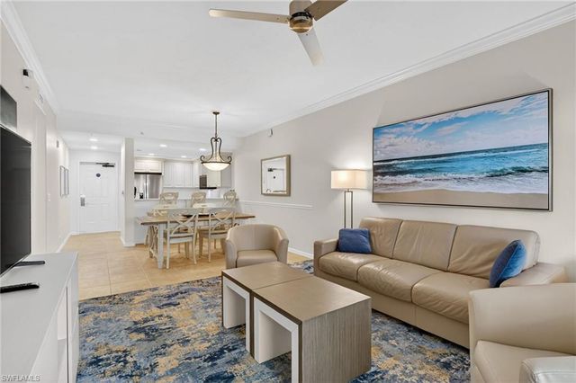 221 9th ST S 114, Naples, FL 34102