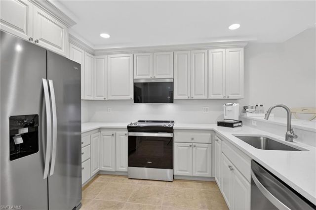 221 9th ST S 114, Naples, FL 34102