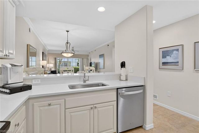 221 9th ST S 114, Naples, FL 34102