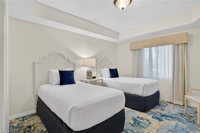 221 9th ST S 114, Naples, FL 34102