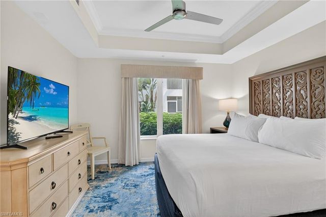 221 9th ST S 114, Naples, FL 34102