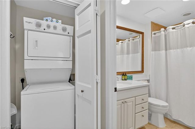 221 9th ST S 114, Naples, FL 34102