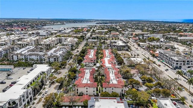 221 9th ST S 114, Naples, FL 34102