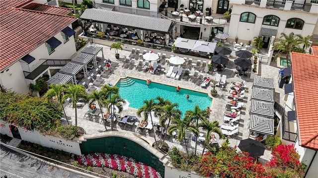 221 9th ST S 114, Naples, FL 34102