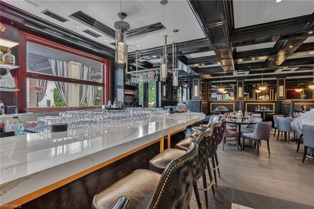 221 9th ST S 114, Naples, FL 34102