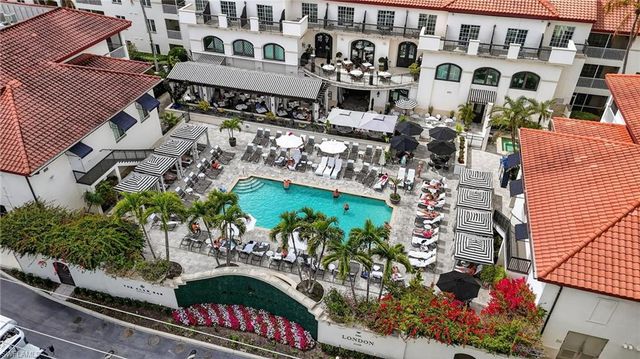 221 9th ST S 114, Naples, FL 34102