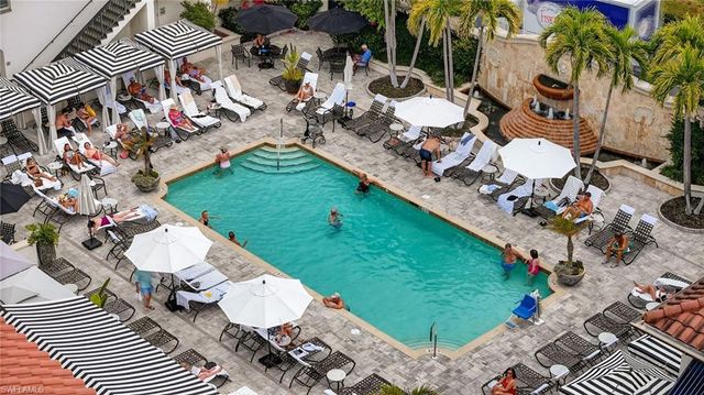 221 9th ST S 114, Naples, FL 34102