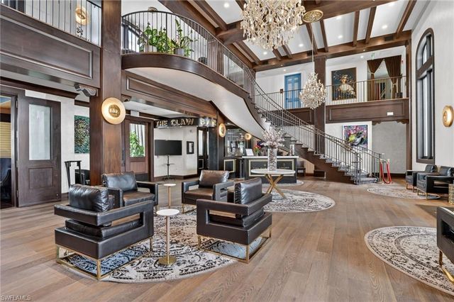 221 9th ST S 114, Naples, FL 34102