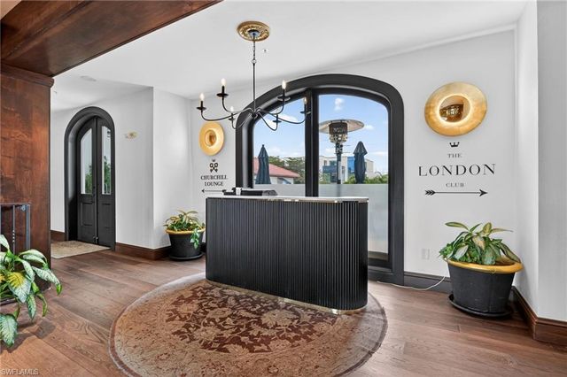 221 9th ST S 114, Naples, FL 34102