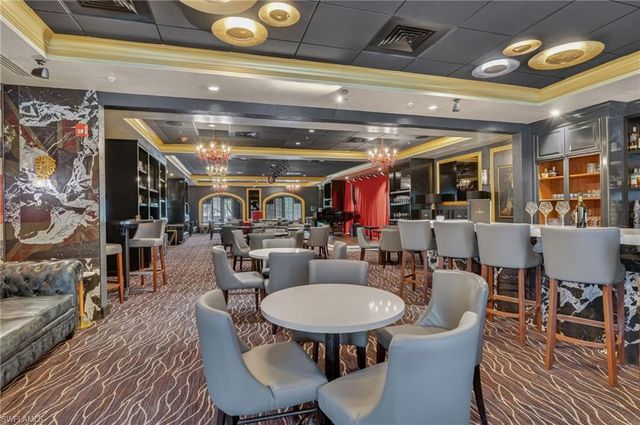 221 9th ST S 114, Naples, FL 34102