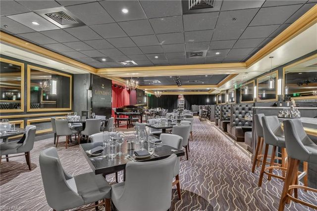 221 9th ST S 114, Naples, FL 34102