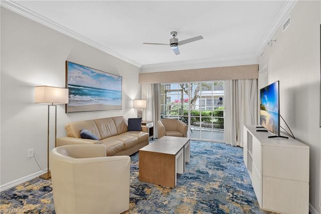 221 9th ST S 114, Naples, FL 34102