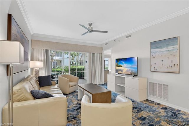 221 9th ST S 114, Naples, FL 34102