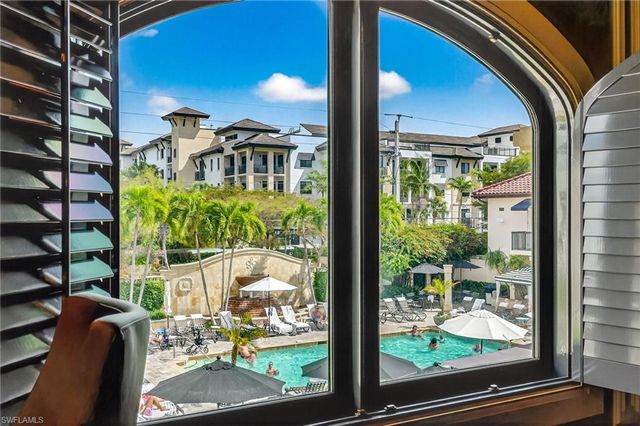 221 9th ST S 114, Naples, FL 34102