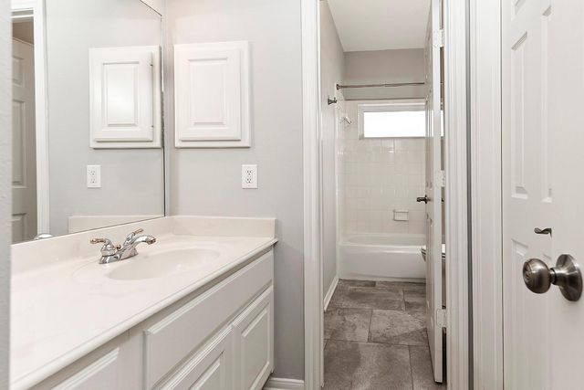 6 Thornbush Place, The Woodlands, TX 77381